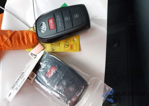 2024 Toyota Sequoia Platinum z USA, uszkodzony, nr VIN 7SVAAABA2RX046288